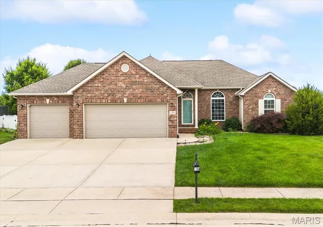 Homes for sale in Glen Carbon, IL | 320 Aberdeen, Glen Carbon, IL 62034 | MLS# MIS26029676