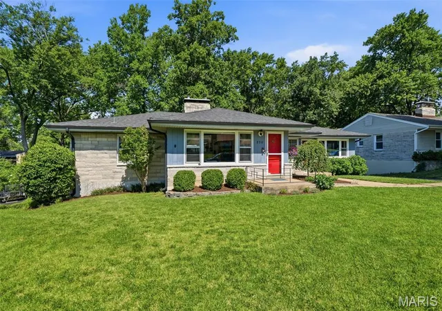 Homes for sale in Webster Groves, MO | 250 Turf Ct, Webster Groves, MO 63119 | MLS# MIS26029716