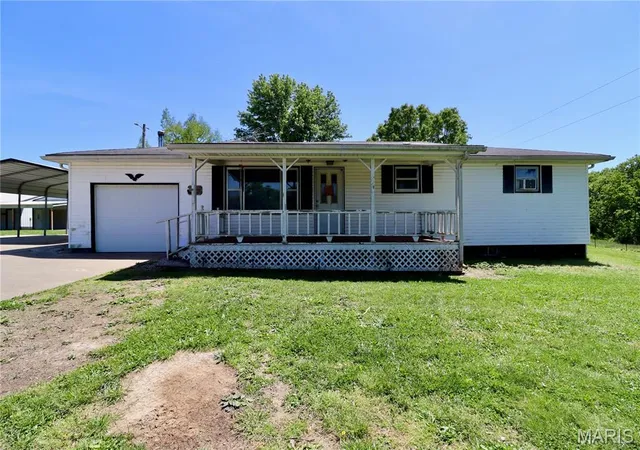 Homes for sale in Lebanon, MO | 25898 Hwy 32, Lebanon, MO 65536 | MLS# MIS26029725
