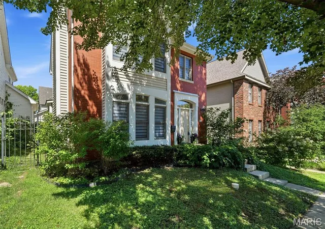 Homes for sale in University City, MO | 911 Morehouse Ln, University City, MO 63130 | MLS# MIS26029738