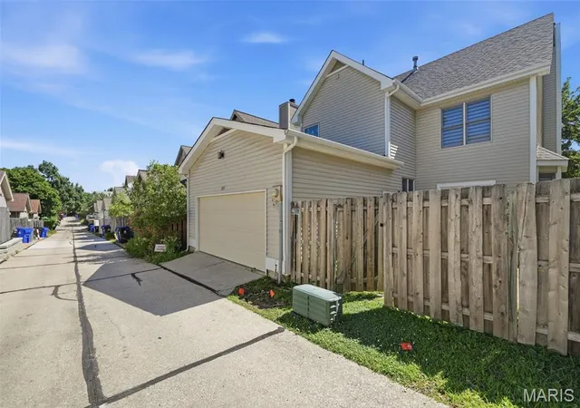 Homes for sale in University City, MO | 911 Morehouse Ln, University City, MO 63130 | MLS# MIS26029738