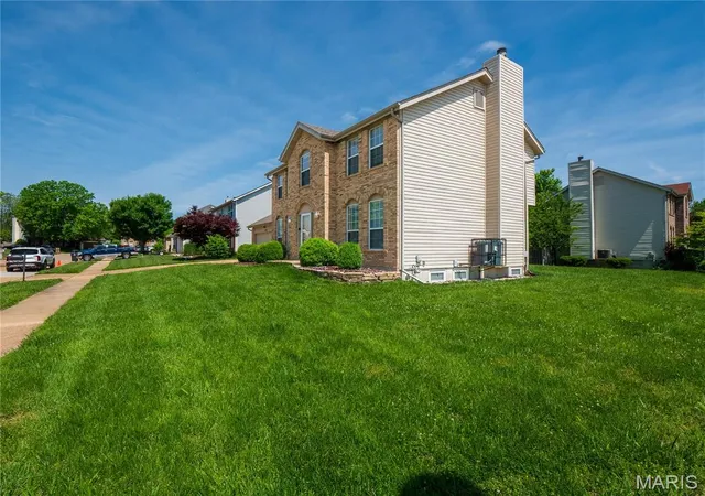 3rd image of 3078 Willow Creek Estates Dr, St Louis, MO 63031 | MLS# MIS26029750