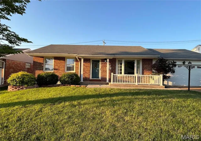 Single family home for sale at 3821 Upton St, Saint Louis, MO 63116 | MLS# MIS26029769 | Listing updated on 2026-05-26