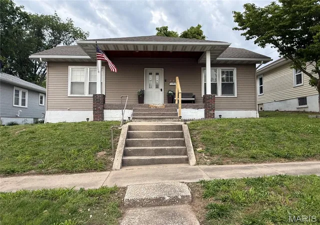 Homes for sale in Hannibal, MO | 2702 Hubbard St, Hannibal, MO 63401 | MLS# MIS26029800
