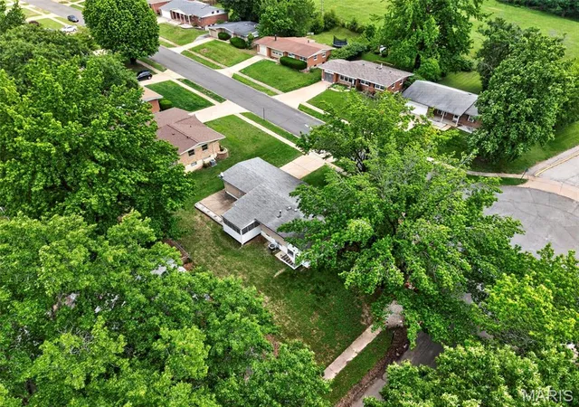 5th image of 1365 Zurich Dr, Florissant, MO 63031 | MLS# MIS26029808