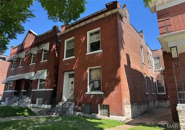 2nd image of 2833 Sidney St, Saint Louis, MO 63104 | MLS# MIS26029835