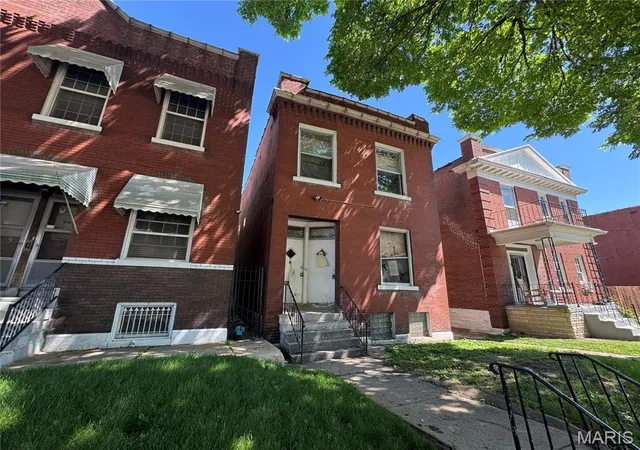 3rd image of 2833 Sidney St, Saint Louis, MO 63104 | MLS# MIS26029835