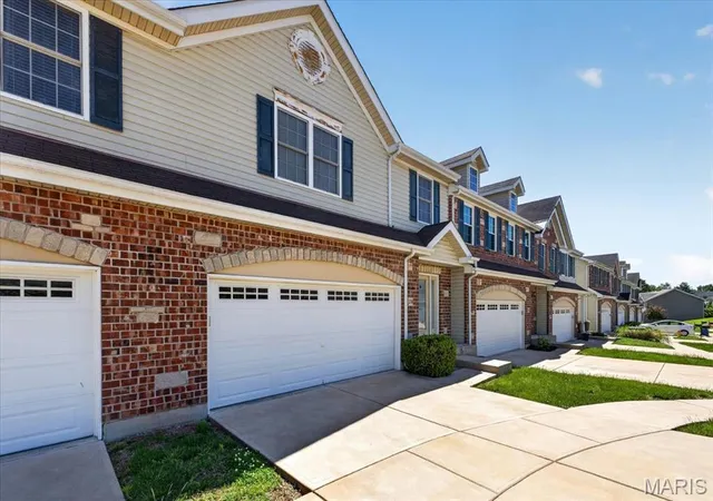 Photo 3 of Townhouse for sale at 14 Loris Ln, St Charles, MO 63303 | MLS# MIS26029847 | Listing updated on 2026-08-16