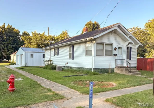 Photo 1 of Single family home for sale at 701 E Chestnut St, Gillespie, IL 62033 | MLS# MIS26029859 | Listing updated on 2026-09-02
