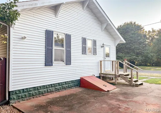 Photo 3 of Single family home for sale at 701 E Chestnut St, Gillespie, IL 62033 | MLS# MIS26029859 | Listing updated on 2026-09-02