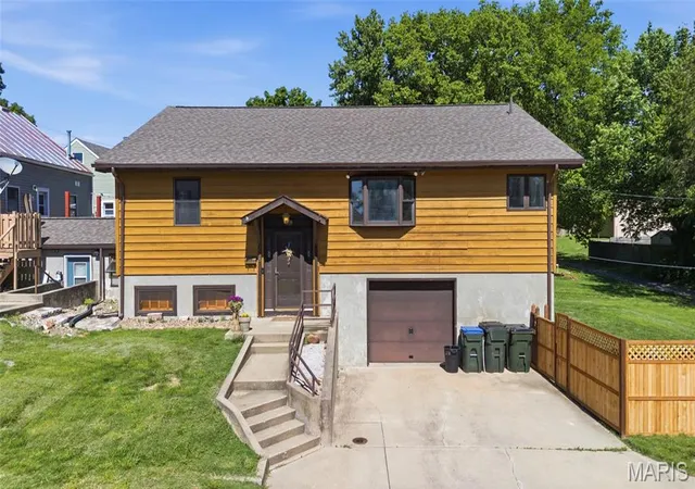 Homes for sale in Waterloo, IL | 208 N Library St, Waterloo, IL 62298 | MLS# MIS26029879