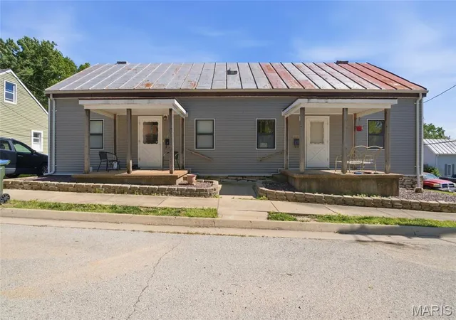 Homes for sale in Waterloo, IL | 208 N Library St, Waterloo, IL 62298 | MLS# MIS26029879