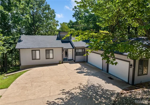 Homes for sale in Four Seasons, MO | 434 Cherokee Rd, Four Seasons, MO 65049 | MLS# MIS26029913