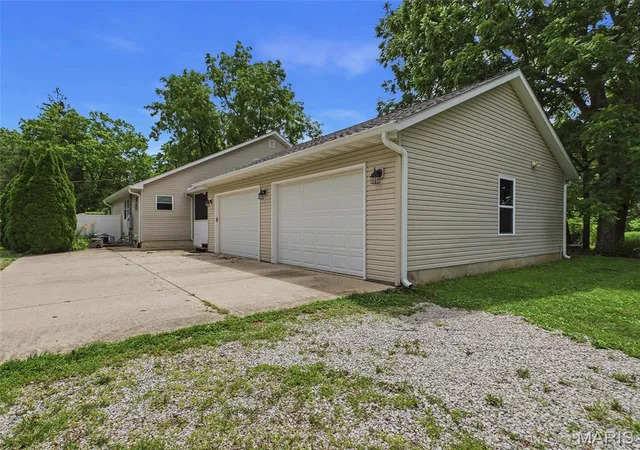 Homes for sale in Collinsville, IL | 5906 Galli Ln, Collinsville, IL 62234 | MLS# MIS26029922