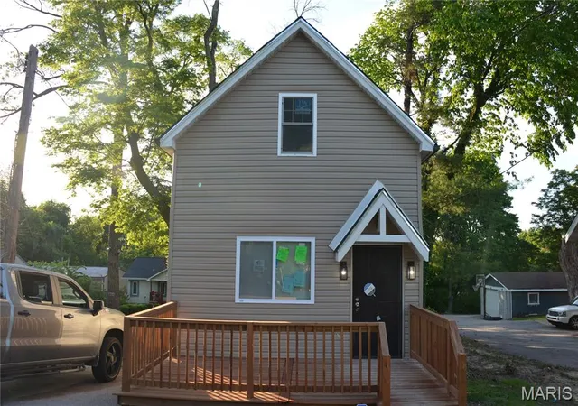 2nd image of 5381 Bermuda Dr, St Louis, MO 63121 | MLS# MIS26029947
