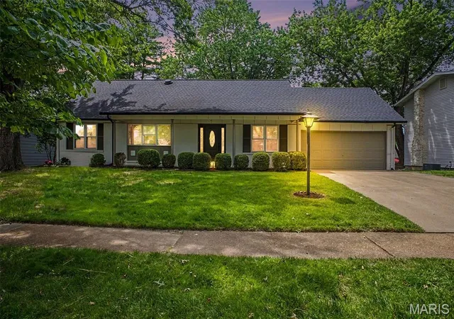 Homes for sale in Saint Louis, MO | 1015 Fernway Ln, Saint Louis, MO 63141 | MLS# MIS26029961