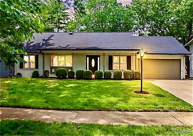 Homes for sale in Saint Louis, MO | 1015 Fernway Ln, Saint Louis, MO 63141 | MLS# MIS26029961