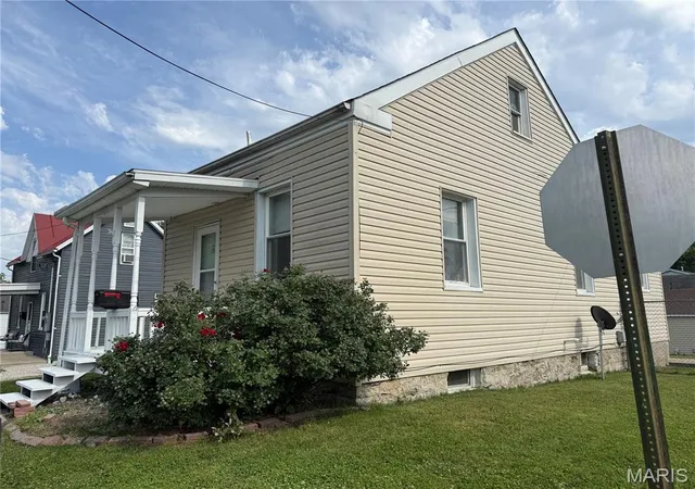 Homes for sale in Red Bud, IL | 802 E Olive St, Red Bud, IL 62278 | MLS# MIS26029987