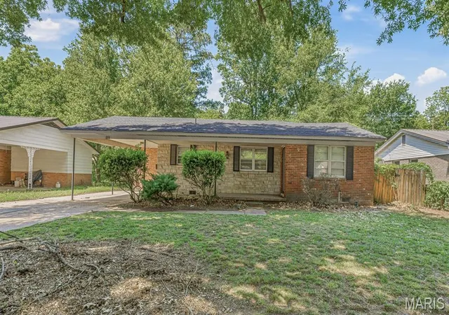 Photo 1 of Single family home for sale at 301 E Linden Cir, Kennett, MO 63857 | MLS# MIS26029999 | Listing updated on 2026-09-28