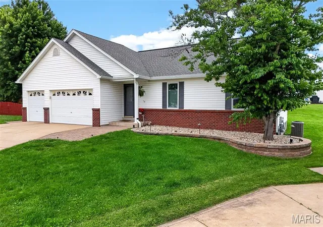 23rd image of 15 Covered Wagon Trail Ct, Saint Peters, MO 63376 | MLS# MIS26030023