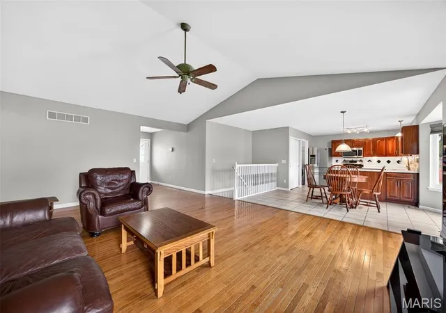 4th image of 15 Covered Wagon Trail Ct, Saint Peters, MO 63376 | MLS# MIS26030023