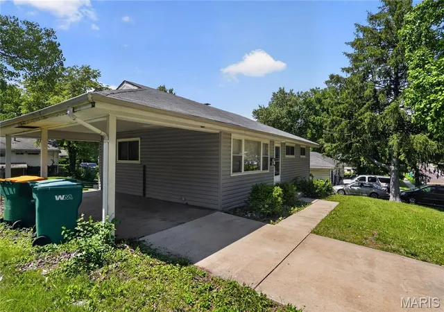 Homes for sale in Saint Louis, MO | 7748 Paddington Dr, Saint Louis, MO 63121 | MLS# MIS26030064