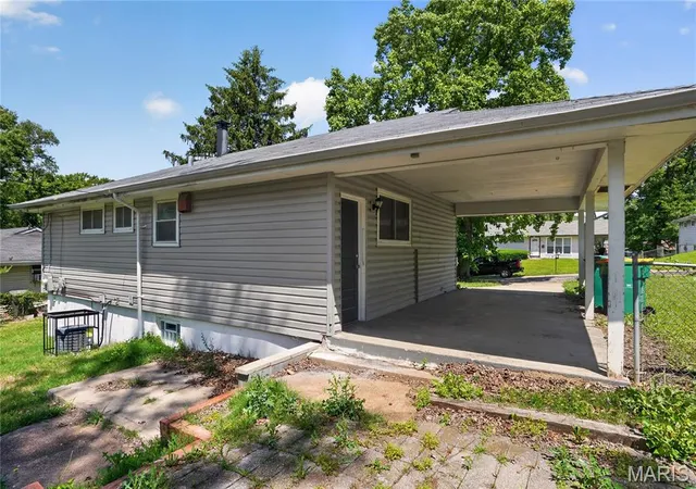 Homes for sale in Saint Louis, MO | 7748 Paddington Dr, Saint Louis, MO 63121 | MLS# MIS26030064