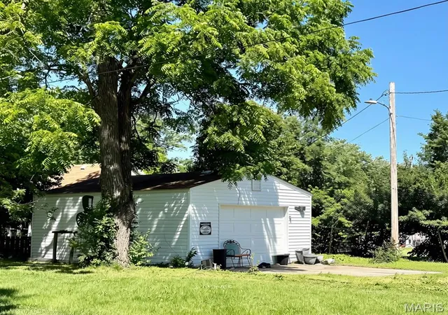 Photo 2 of Single family home for sale at 412 Monroe St, Desloge, MO 63601 | MLS# MIS26030074 | Listing updated on 2026-09-28