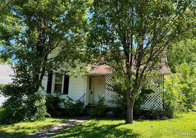Photo 3 of Single family home for sale at 412 Monroe St, Desloge, MO 63601 | MLS# MIS26030074 | Listing updated on 2026-09-28