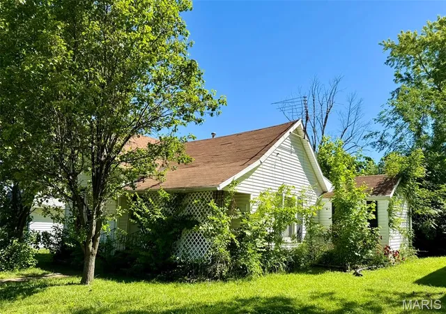 Photo 3 of Single family home for sale at 412 Monroe St, Desloge, MO 63601 | MLS# MIS26030074 | Listing updated on 2026-09-28