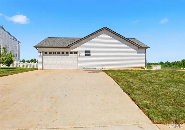 Homes for sale in Moscow Mills, MO | 51 Mill Point Ct, Moscow Mills, MO 63362 | MLS# MIS26030087