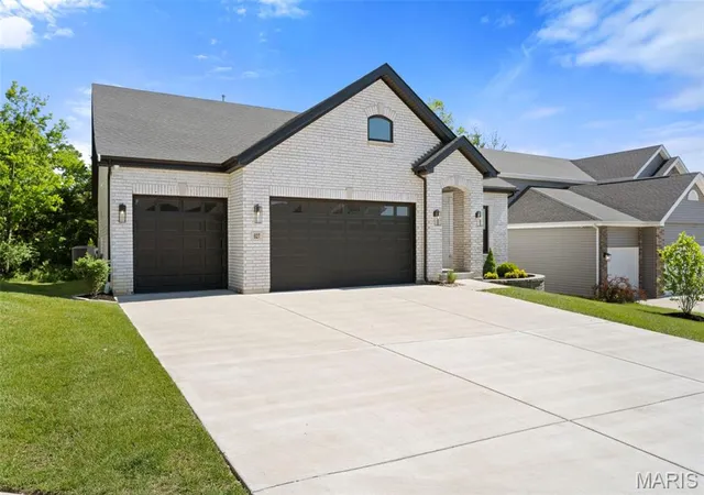 2nd image of 827 Summit Bluff Ct, Fenton, MO 63026 | MLS# MIS26030153