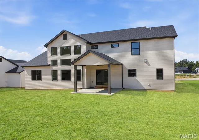 Photo 3 of Sale Pending at 133 Stone Canyon Blvd, Foristell, MO 63348 | MLS# MIS26030156 | Listing updated on 2026-09-20