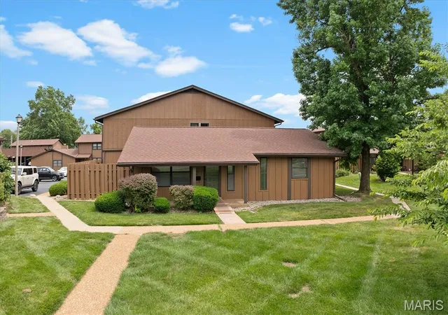 Homes for sale in Belleville, IL | 404 Whitehall Ct, Belleville, IL 62223 | MLS# MIS26030201