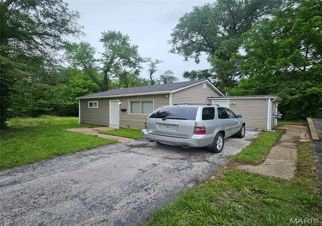 Photo 2 of Single family home for sale at 10212 Duke Dr, Saint Louis, MO 63136 | MLS# MIS26030219 | Listing updated on 2026-08-15