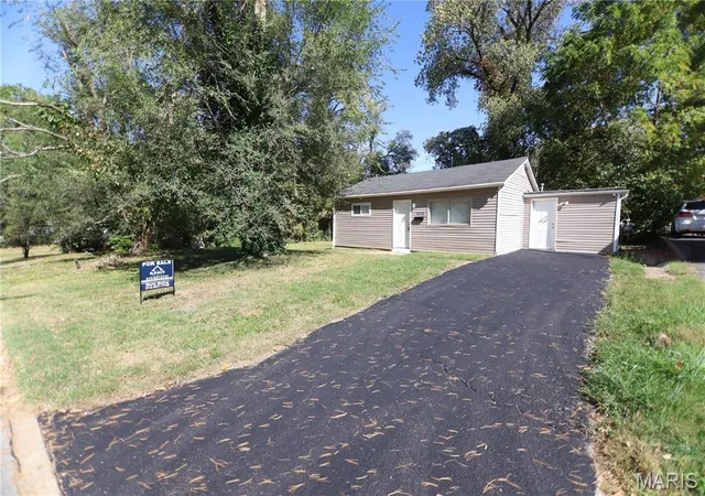 Photo 2 of Single family home for sale at 10212 Duke Dr, Saint Louis, MO 63136 | MLS# MIS26030219 | Listing updated on 2026-10-16