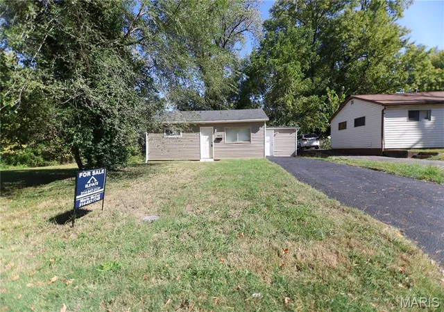 Photo 1 of Single family home for sale at 10212 Duke Dr, Saint Louis, MO 63136 | MLS# MIS26030219 | Listing updated on 2026-10-16