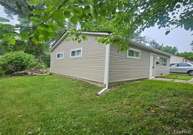 Photo 3 of Single family home for sale at 10212 Duke Dr, Saint Louis, MO 63136 | MLS# MIS26030219 | Listing updated on 2026-08-15