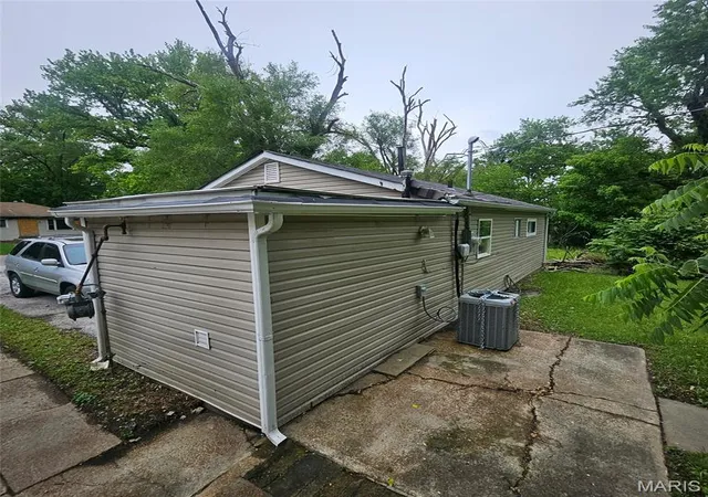 Photo 3 of Single family home for sale at 10212 Duke Dr, Saint Louis, MO 63136 | MLS# MIS26030219 | Listing updated on 2026-08-15