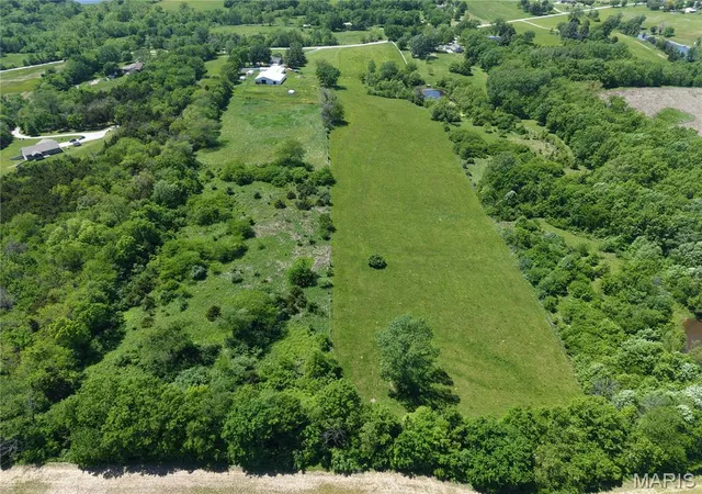Photo 3 of Single family home for sale at 12569 New London Gravel Rd, New London, MO 63459 | MLS# MIS26030229 | Listing updated on 2026-09-15