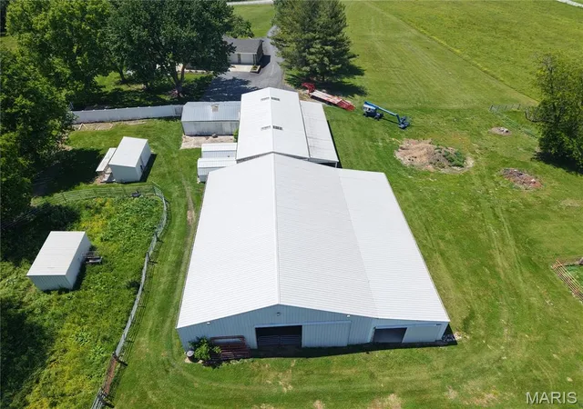 Photo 4 of Single family home for sale at 12569 New London Gravel Rd, New London, MO 63459 | MLS# MIS26030229 | Listing updated on 2026-09-15