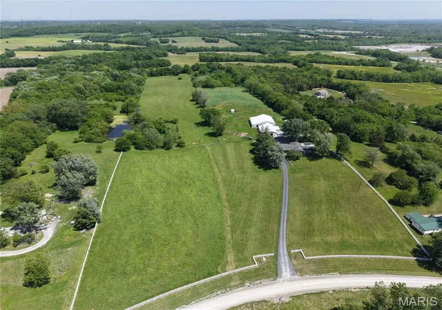 Photo 56 of Single family home for sale at 12569 New London Gravel Rd, New London, MO 63459 | MLS# MIS26030229 | Listing updated on 2026-09-15