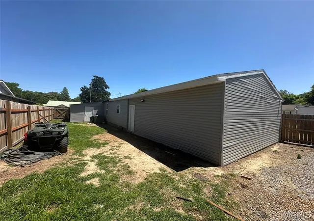 Photo 3 of Sale Pending at 131 Bynum St, Sikeston, MO 63801 | MLS# MIS26030257 | Listing updated on 2026-10-13