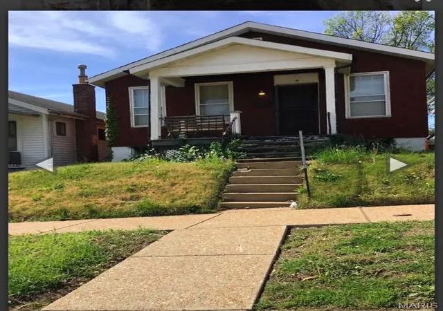 Photo 1 of Single family home for sale at 1040 Sells Ave, St Louis, MO 63147 | MLS# MIS26030270 | Listing updated on 2026-09-01