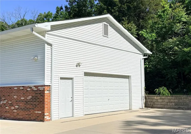 Photo 3 of Single family home for sale at 1721 Vandover Rd, Fenton, MO 63026 | MLS# MIS26030271 | Listing updated on 2026-09-12