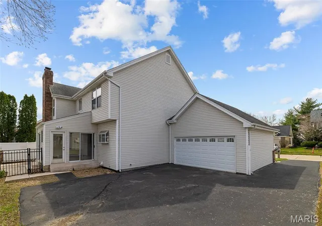5th image of 230 Fox Ridge Dr, St Charles, MO 63303 | MLS# MIS26030274