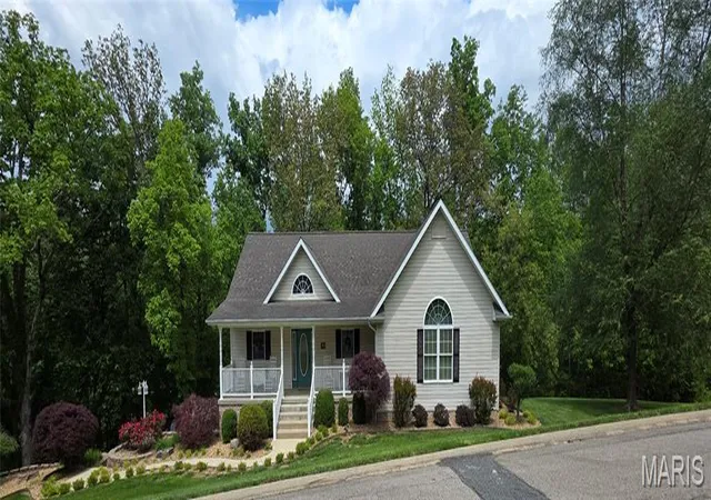 Homes for sale in Chester, IL | 201 Estate Dr, Chester, IL 62233 | MLS# MIS26030341