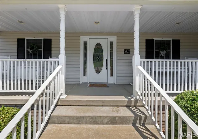 Homes for sale in Chester, IL | 201 Estate Dr, Chester, IL 62233 | MLS# MIS26030341