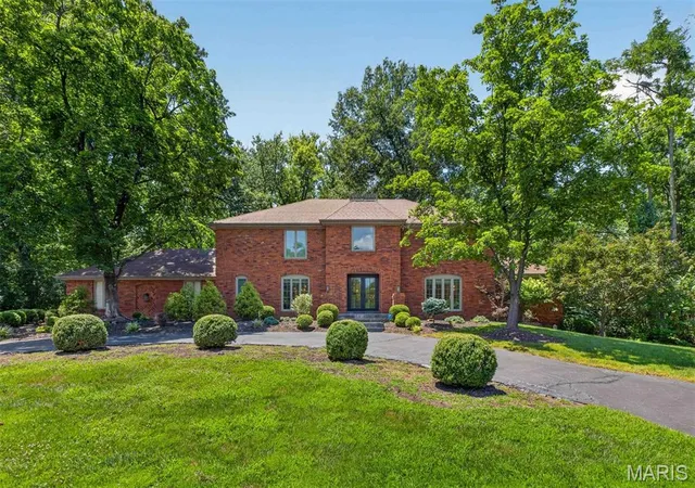 Homes for sale in Creve Coeur, MO | 139 Ladue Lake Dr, Creve Coeur, MO 63141 | MLS# MIS26030347