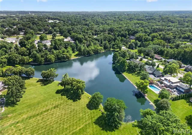 Homes for sale in Creve Coeur, MO | 139 Ladue Lake Dr, Creve Coeur, MO 63141 | MLS# MIS26030347